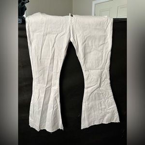 Belle bottom jeans, never worn, large, stretchy.
